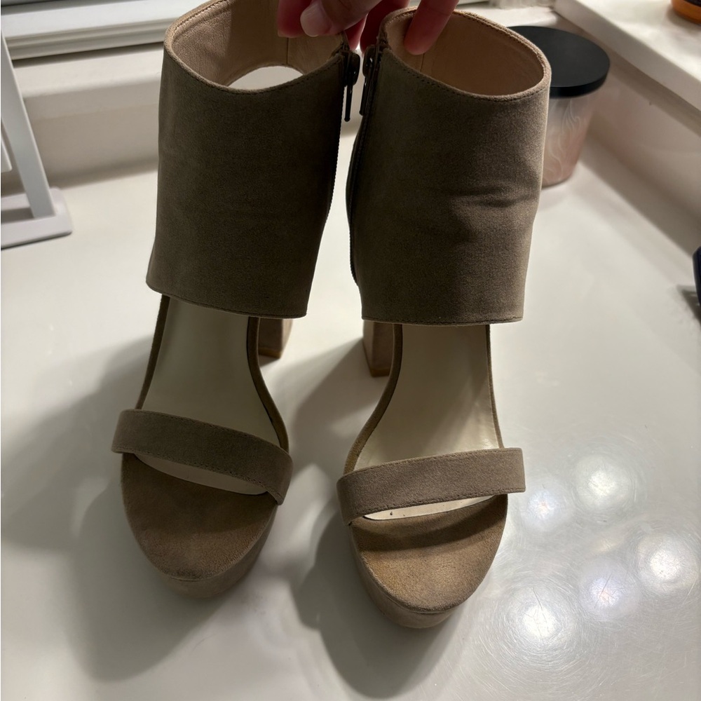 Chic Tan Women's Heels